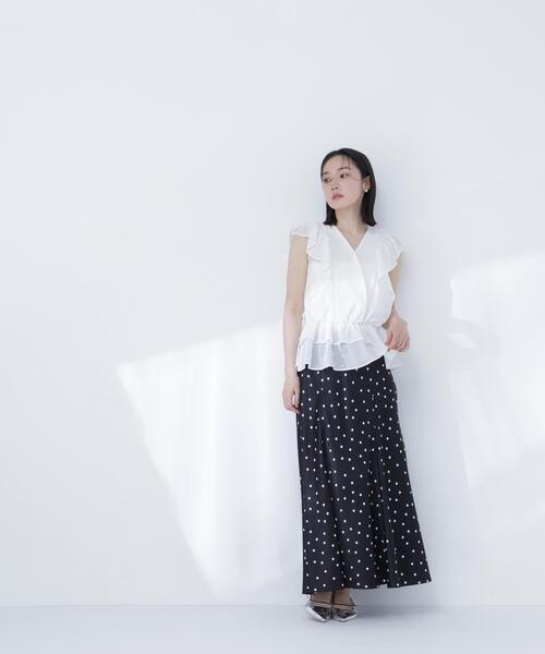 NATURAL BEAUTY BASIC(ナチュラルビューティーベーシック)の「【山本里菜さんコラボ】ラッフル楊柳ペプラムブラウス(シャツ/ブラウス・レディース・ブルー/オフホワイト/ピンク・SMALL/MEDIUM)」の5枚目の写真