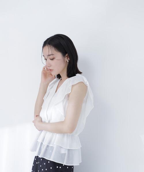 NATURAL BEAUTY BASIC(ナチュラルビューティーベーシック)の「【山本里菜さんコラボ】ラッフル楊柳ペプラムブラウス(シャツ/ブラウス・レディース・ブルー/オフホワイト/ピンク・SMALL/MEDIUM)」の6枚目の写真