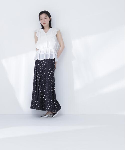 NATURAL BEAUTY BASIC(ナチュラルビューティーベーシック)の「【山本里菜さんコラボ】ラッフル楊柳ペプラムブラウス(シャツ/ブラウス・レディース・ブルー/オフホワイト/ピンク・SMALL/MEDIUM)」の7枚目の写真