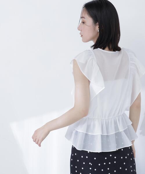 NATURAL BEAUTY BASIC(ナチュラルビューティーベーシック)の「【山本里菜さんコラボ】ラッフル楊柳ペプラムブラウス(シャツ/ブラウス・レディース・ブルー/オフホワイト/ピンク・SMALL/MEDIUM)」の8枚目の写真