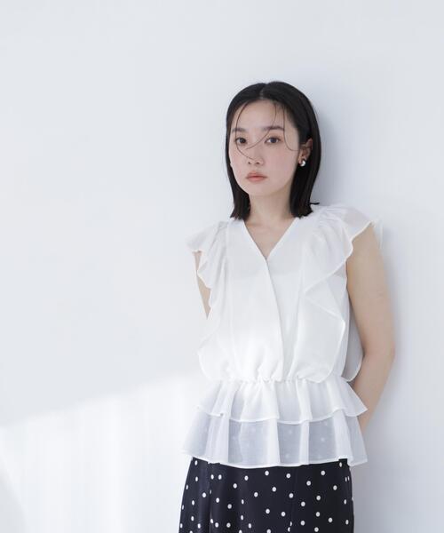 NATURAL BEAUTY BASIC(ナチュラルビューティーベーシック)の「【山本里菜さんコラボ】ラッフル楊柳ペプラムブラウス(シャツ/ブラウス・レディース・ブルー/オフホワイト/ピンク・SMALL/MEDIUM)」の10枚目の写真