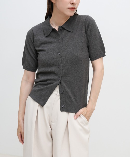 select MOCA（セレクトモカ）の「フロントボタンサマーポロニット（ニット/セーター・レディース・グレイッシュブルー/グレイッシュベージュ/チャコールグレー・FREE）」の2枚目の写真