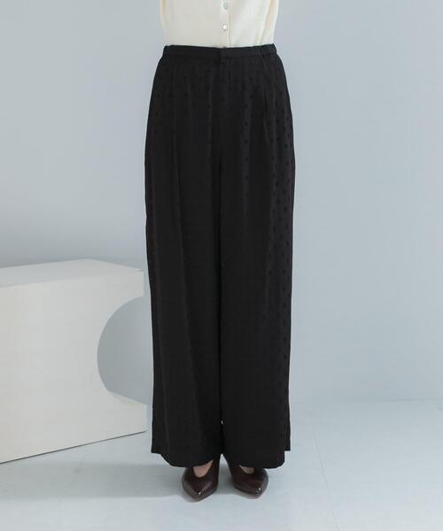 URBAN RESEARCH ROSSO WOMEN（アーバンリサーチ　ロッソ）の「サテンドットパンツ（その他パンツ・レディース・ブラック/アイボリー・36/38）」の4枚目の写真