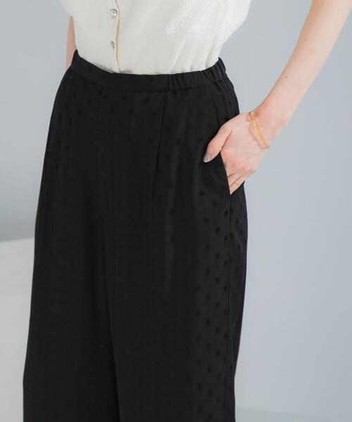 URBAN RESEARCH ROSSO WOMEN（アーバンリサーチ　ロッソ）の「サテンドットパンツ（その他パンツ・レディース・ブラック/アイボリー・36/38）」の19枚目の写真