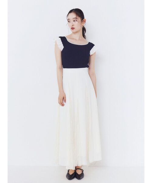 LAGUNAMOON(ラグナムーン)の「レースマチサテンフレアスカート 【夏服】(スカート・レディース・アイボリー/ネイビー・MEDIUM/SMALL)」の4枚目の写真