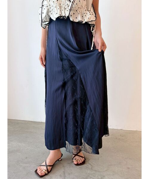 LAGUNAMOON(ラグナムーン)の「レースマチサテンフレアスカート 【夏服】(スカート・レディース・アイボリー/ネイビー・MEDIUM/SMALL)」の8枚目の写真