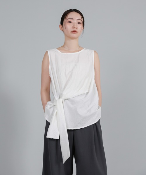 select MOCA Et(セレクトモカエト)の「【Et】Asymmetrical Sleeveless Blouse(シャツ/ブラウス・レディース・ホワイト/サックスブルー・FREE)」の14枚目の写真