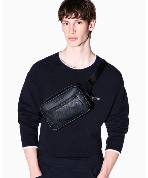 ARMANI EXCHANGE(アルマーニエクスチェンジ)の「【A|X アルマーニ エクスチェンジ】<オンライン限定>オールオーバーロゴ ボディバッグ/ウエストバッグ(ボディバッグ/ウエストポーチ・メンズ・ブラック・FREE)」の6枚目の写真
