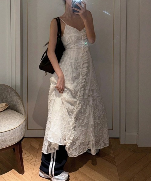 YUGA（ユーガ）の「YUGA_YGMC　　Korean-style　Embroidered camisole dress（ワンピース・レディース・ホワイト/ブラック・FREE）」の4枚目の写真