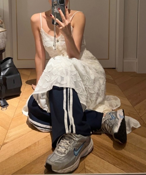 YUGA（ユーガ）の「YUGA_YGMC　　Korean-style　Embroidered camisole dress（ワンピース・レディース・ホワイト/ブラック・FREE）」の6枚目の写真