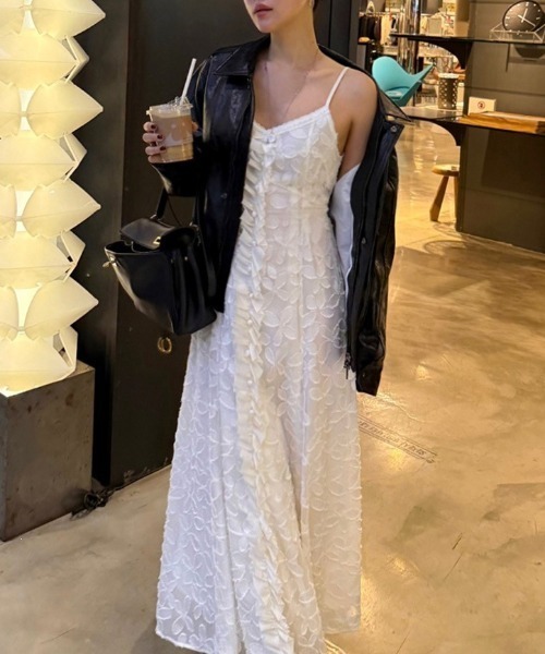 YUGA（ユーガ）の「YUGA_YGMC　　Korean-style　Embroidered camisole dress（ワンピース・レディース・ホワイト/ブラック・FREE）」の16枚目の写真
