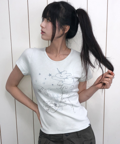 HUG YOUR SKIN(ハグユアスキン)の「ユニコーンドローイングTシャツ (ブルー)(Tシャツ/カットソー・レディース・その他・FREE)」の2枚目の写真