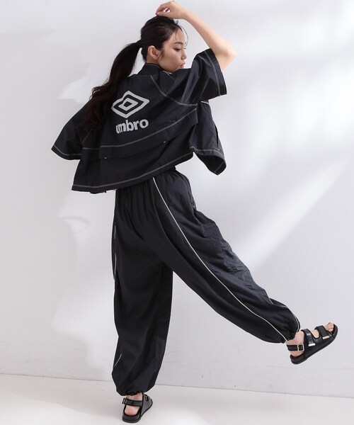 UMBRO(アンブロ)の「◆【umbro/アンブロ】シアーナイロンカーブシルエットイージパンツ(その他パンツ・レディース・ブラック/アイボリー・99)」の18枚目の写真