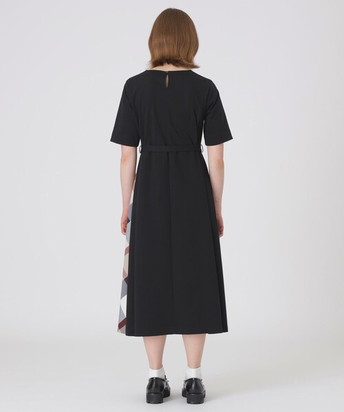 BLUE LABEL CRESTBRIDGE(ブルーレーベルクレストブリッジ)の「【一部店舗限定】シルケットポンチドレス(ワンピース・レディース・ブラック/ネイビー・40/38/36)」の4枚目の写真