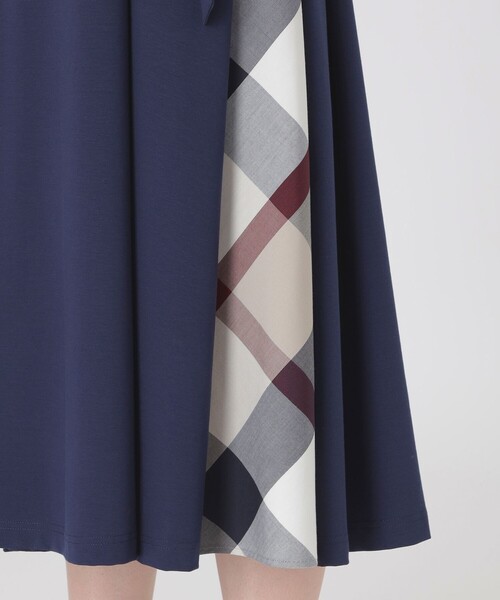 BLUE LABEL CRESTBRIDGE(ブルーレーベルクレストブリッジ)の「【一部店舗限定】シルケットポンチドレス(ワンピース・レディース・ブラック/ネイビー・40/38/36)」の17枚目の写真