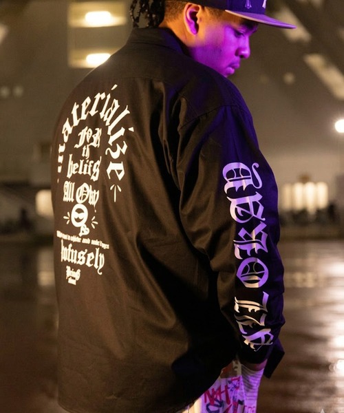 SAKAZEN(サカゼン)の「【WEB限定価格】シャツ 長袖 メンズ 大きいサイズ オールイングリッシュ バックプリント ツイル トップスカジュアル 春 夏(シャツ/ブラウス・メンズ・ダークグレー/ブラック・X(2L)/2XL/3XL)」の2枚目の写真