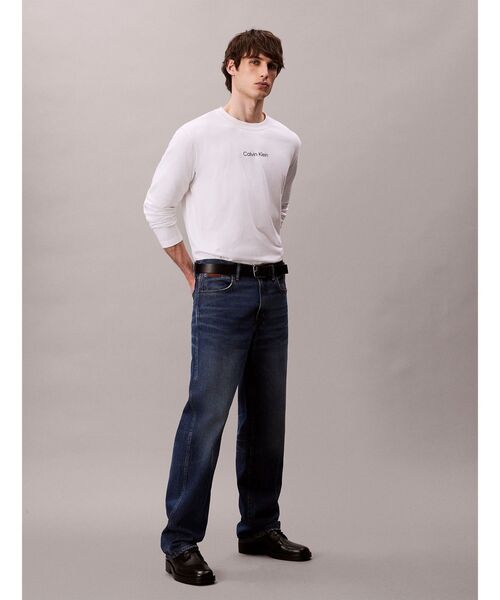 Calvin Klein(カルバン・クライン)の「Tシャツ - ロングスリーブリラックススタンダードロゴクルーネックTシャツR(Tシャツ/カットソー・メンズ・ブラック/ホワイト・M/L/XL/S)」の5枚目の写真