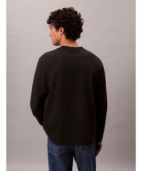 Calvin Klein(カルバン・クライン)の「Tシャツ - ロングスリーブリラックススタンダードロゴクルーネックTシャツR(Tシャツ/カットソー・メンズ・ブラック/ホワイト・M/L/XL/S)」の9枚目の写真