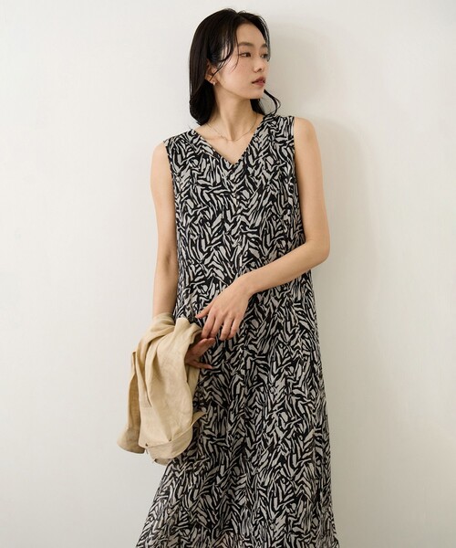 ROPE'（ロペ）の「【DEVEAUX(デヴォー)】プリントフレアワンピース（ワンピース・レディース・イエロー系その他3/ブラック系その他・FREE）」の6枚目の写真
