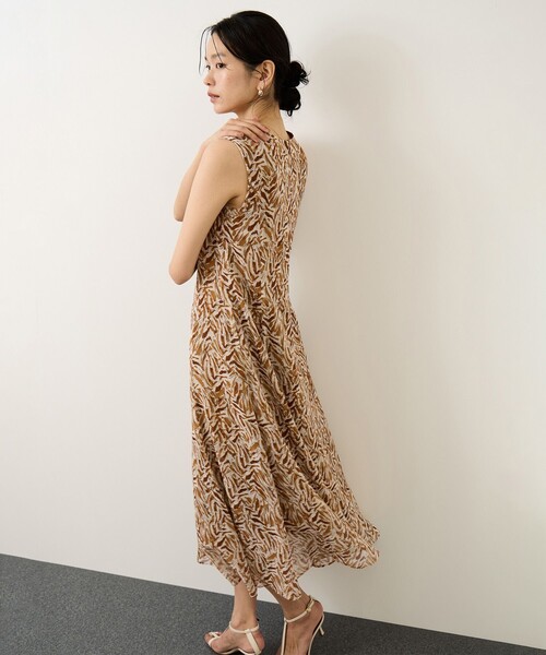 ROPE'（ロペ）の「【DEVEAUX(デヴォー)】プリントフレアワンピース（ワンピース・レディース・イエロー系その他3/ブラック系その他・FREE）」の5枚目の写真