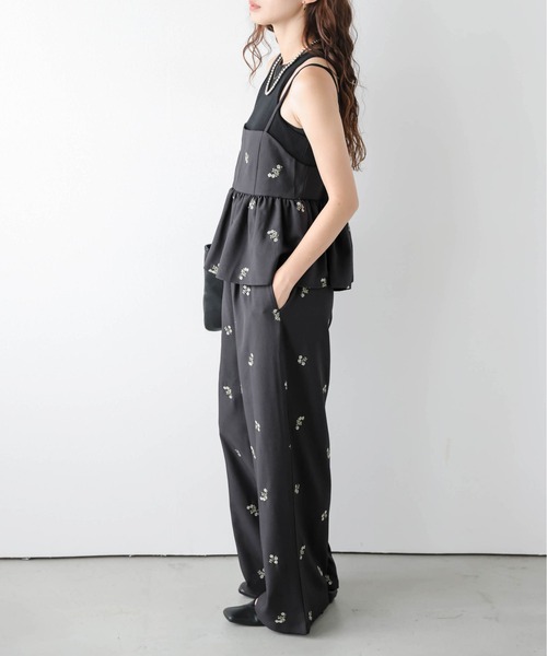 AMELY（エミリー）の「選べる2TYPE 小花柄 刺繍 セットアップ（セットアップ・レディース・ブラック系その他/ブラック/ベージュ/グレー系その他/ベージュ系その他/グレー・M/L）」の13枚目の写真