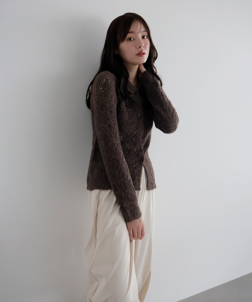 AMUU. PRECIEUSE(アムープレシューズ)の「透かし編みシャギーポロニットカーデ(ニット/セーター・レディース・ブラウン/ブラック/アイボリー・FREE)」の11枚目の写真