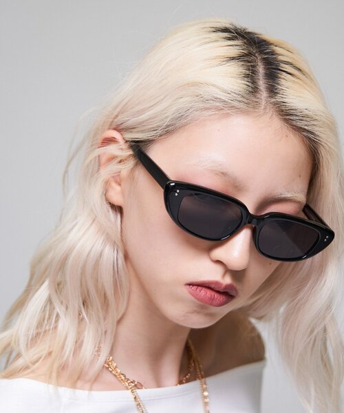 WHO'S WHO gallery(フーズフーギャラリー)の「スタッズキャッツアイサングラス(サングラス・レディース・ブラック/ブラウン・FREE)」の3枚目の写真