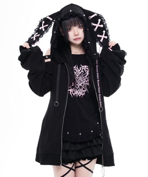 TRAVAS TOKYO(トラバス トウキョウ)の「『TRAVAS TOKYO/トラバス トーキョー』うさ耳肩あきZIPフーディー/ジップパーカー(パーカー・レディース・ブラック×ピンク/ブラック・M/L)」の2枚目の写真