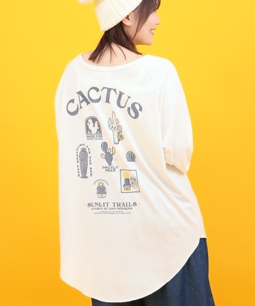 チチカカ(チチカカ)の「Orale! カクタスプリントロングTシャツ(Tシャツ/カットソー・レディース・チャコールグレー/ホワイト/ライトグリーン・FREE)」の1枚目の写真