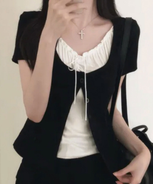 VIVID LADY(ビビッドレディー)の「フェイクレイヤード カーディガン風 プルオーバー半袖トップス(Tシャツ/カットソー・レディース・ライトブルー/グレー/ブラック/アイボリー・FREE)」の1枚目の写真