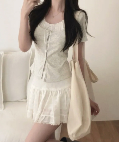 VIVID LADY(ビビッドレディー)の「フェイクレイヤード カーディガン風 プルオーバー半袖トップス(Tシャツ/カットソー・レディース・ライトブルー/グレー/ブラック/アイボリー・FREE)」の16枚目の写真