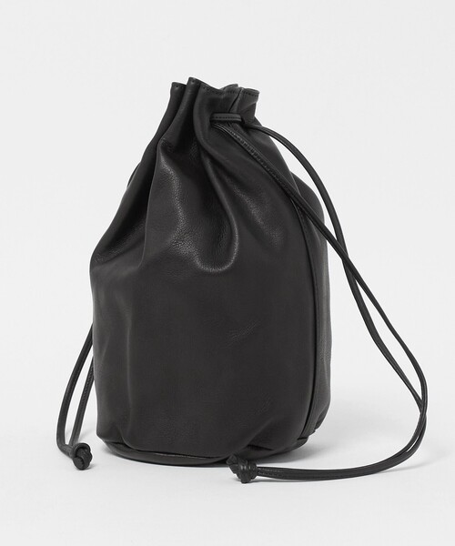 UNITED ARROWS(ユナイテッドアローズ)の「UNFINISHED LEATHER/アンフィニッシュドレザー 巾着ショルダーバッグ(ショルダーバッグ・メンズ・ブラック・FREE)」の4枚目の写真