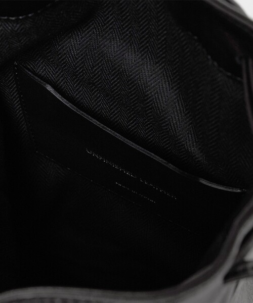 UNITED ARROWS(ユナイテッドアローズ)の「UNFINISHED LEATHER/アンフィニッシュドレザー 巾着ショルダーバッグ(ショルダーバッグ・メンズ・ブラック・FREE)」の8枚目の写真