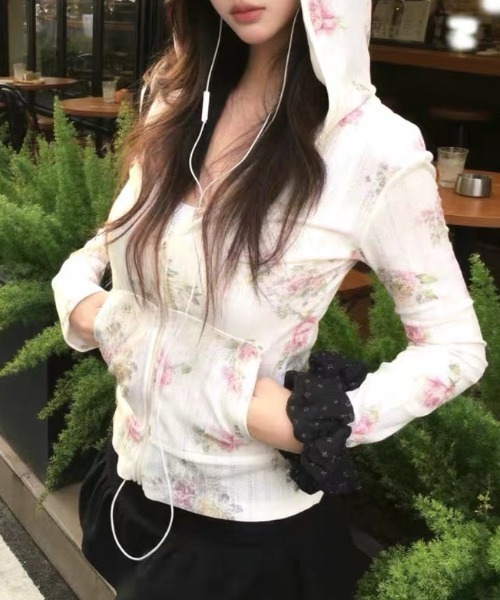 Vipoa（ヴィポア）の「Floral Pointelle Hoodie（パーカー・レディース・ホワイト系その他・FREE）」の4枚目の写真