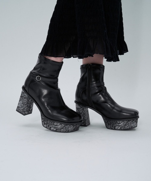 HARE（ハレ）の「ガラソールチャンキーブーツ(HARE)（ブーツ・レディース・ブラック/レッド/グレー・MEDIUM/LARGE/SMALL/X-LARGE）」の12枚目の写真