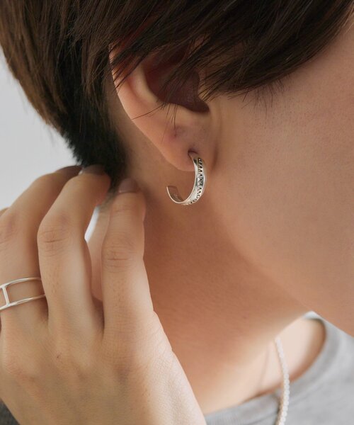 ear PAPILLONNER(イアパピヨネ)の「《スターリングシルバー使用》柄入りミニフープピアス(ピアス(両耳用)・レディース・シルバー系その他4・FREE)」の1枚目の写真