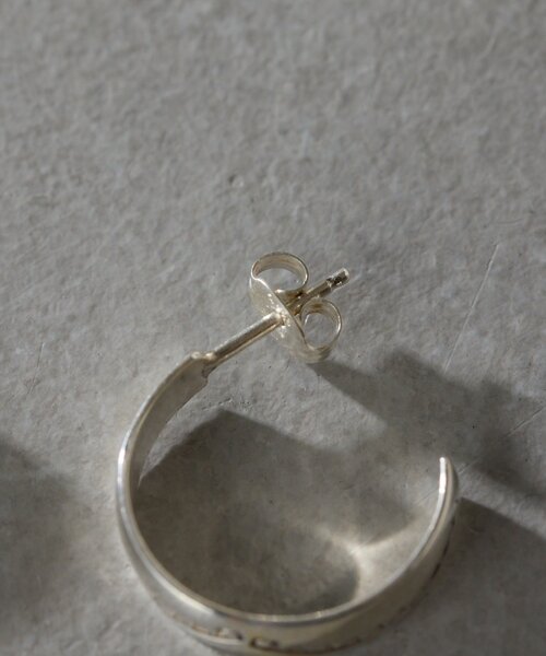 ear PAPILLONNER(イアパピヨネ)の「《スターリングシルバー使用》柄入りミニフープピアス(ピアス(両耳用)・レディース・シルバー系その他4・FREE)」の4枚目の写真