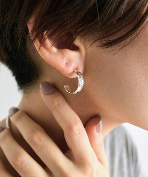 ear PAPILLONNER(イアパピヨネ)の「《スターリングシルバー使用》柄入りミニフープピアス(ピアス(両耳用)・レディース・シルバー系その他4・FREE)」の8枚目の写真