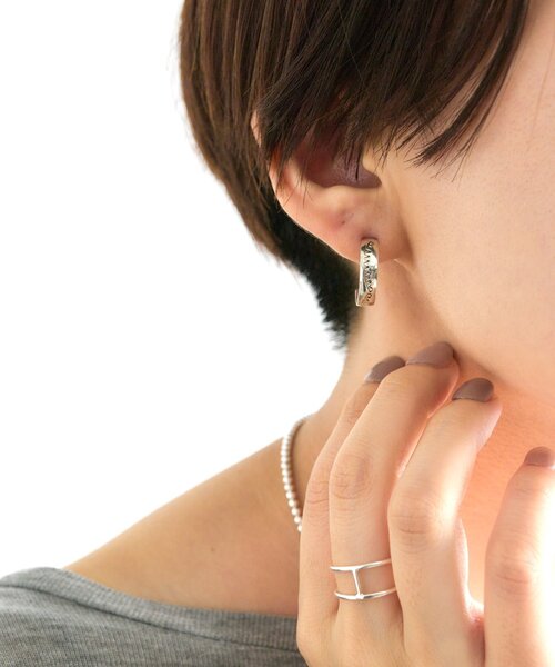 ear PAPILLONNER(イアパピヨネ)の「《スターリングシルバー使用》柄入りミニフープピアス(ピアス(両耳用)・レディース・シルバー系その他4・FREE)」の9枚目の写真