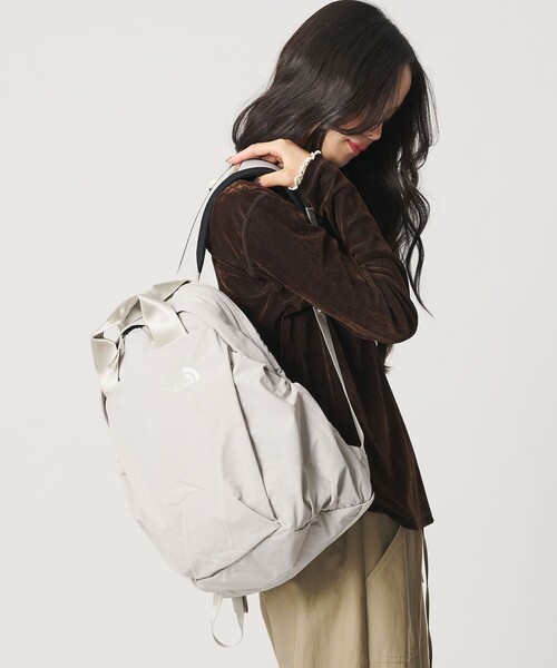 THE NORTH FACE(ザノースフェイス)の「<THE NORTH FACE>フィーカスパック/リュック(バックパック/リュック・レディース・ブラック/ライトグレー・FREE)」の2枚目の写真