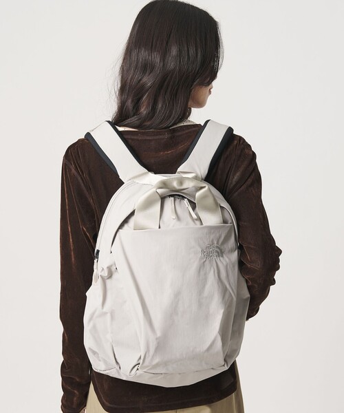 THE NORTH FACE(ザノースフェイス)の「<THE NORTH FACE>フィーカスパック/リュック(バックパック/リュック・レディース・ブラック/ライトグレー・FREE)」の3枚目の写真