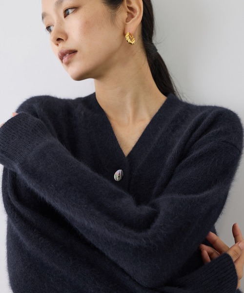 ROPE'（ロペ）の「フォックスカシミヤポケット付きVネックカーディガン（カーディガン/ボレロ・レディース・ベージュ/サックスブルー/ブラウン/ネイビー・38）」の3枚目の写真