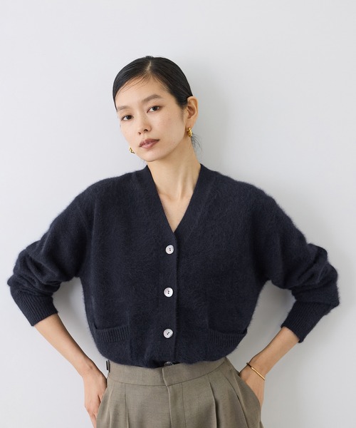 ROPE'（ロペ）の「フォックスカシミヤポケット付きVネックカーディガン（カーディガン/ボレロ・レディース・ベージュ/サックスブルー/ブラウン/ネイビー・38）」の5枚目の写真