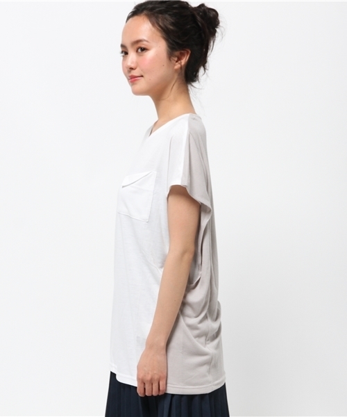 IEDIT（イディット）の「ブルーブラックプラネット定番にしたい大人ゆるシルエットのニュアンスホワイトトップス　　　（Tシャツ/カットソー・レディース・ホワイト/ホワイト系その他・LARGE/SMALL/X-LARGE/MEDIUM/XX-LARGE）」の4枚目の写真