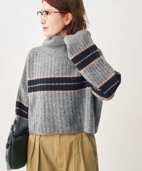 Spick & Span（スピックアンドスパン）の「マルチボーダーハイネックプルオーバー（ニット/セーター・レディース・ネイビー/チャコールグレー・FREE）」の5枚目の写真