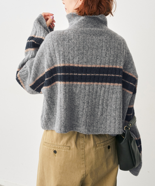 Spick & Span（スピックアンドスパン）の「マルチボーダーハイネックプルオーバー（ニット/セーター・レディース・ネイビー/チャコールグレー・FREE）」の6枚目の写真