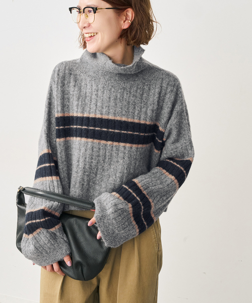 Spick & Span（スピックアンドスパン）の「マルチボーダーハイネックプルオーバー（ニット/セーター・レディース・ネイビー/チャコールグレー・FREE）」の7枚目の写真