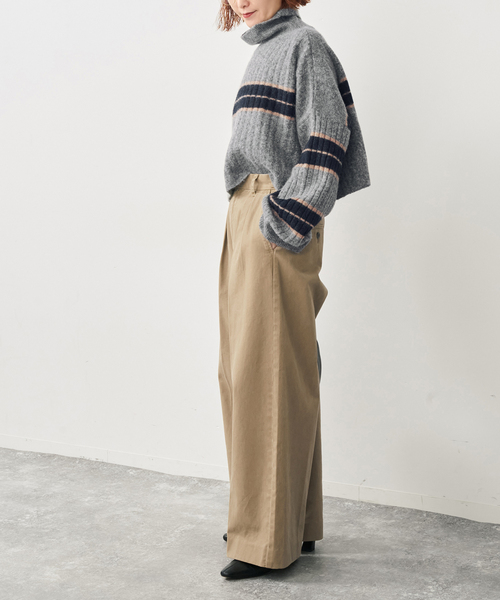 Spick & Span（スピックアンドスパン）の「マルチボーダーハイネックプルオーバー（ニット/セーター・レディース・ネイビー/チャコールグレー・FREE）」の8枚目の写真