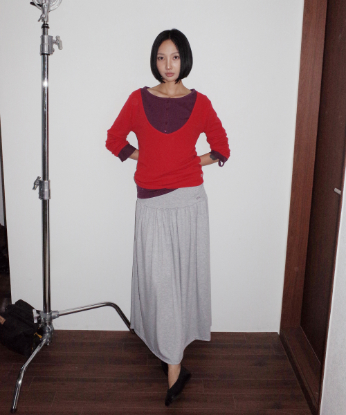 CHICKS(チックス)の「YOKE シャーリングフレア マキシロングスカート メランジ(スカート・レディース・グレー・ONE SIZE)」の2枚目の写真