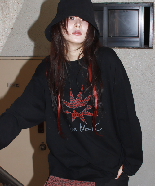 DEMARC(ドゥマーク)の「BOMB-STAR グラフィック長袖Tシャツ ブラック(Tシャツ/カットソー・レディース・その他・MEDIUM/LARGE)」の1枚目の写真